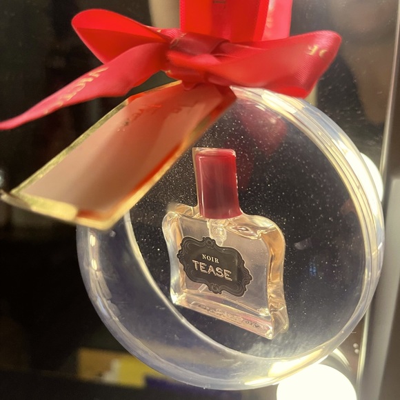 VS Pink Christmas Ornament w/ Perfume - Picture 2 of 2